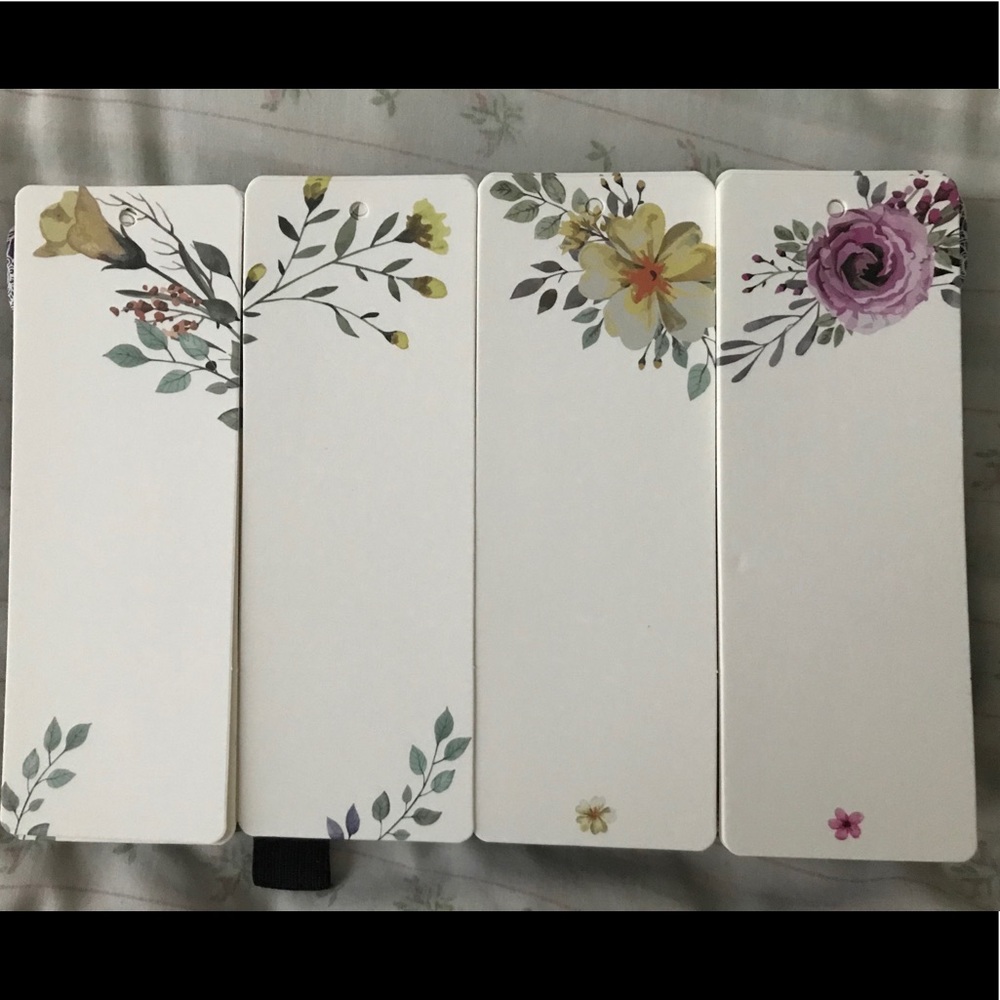 🌺SOLD OUT Lot of 4 Floral Bookmark 🔖